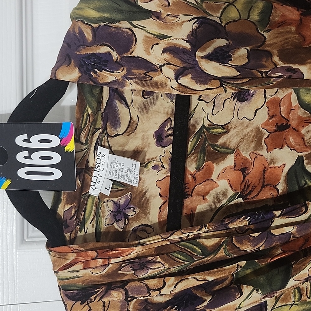#66 Gold Hanger Collection Allison Taylor Floral 100% Silk Long Sleeve Blouse